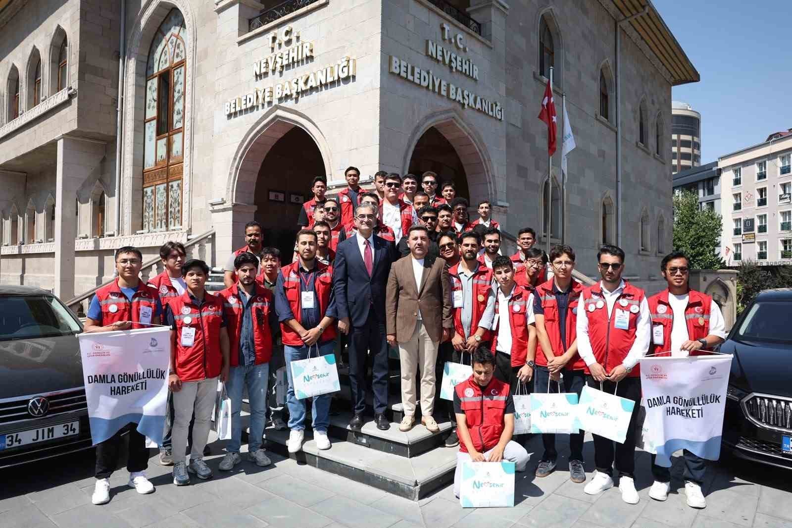 Damla Gönüllülük Hareketi heyetinden Başkan Arı’ya ziyaret