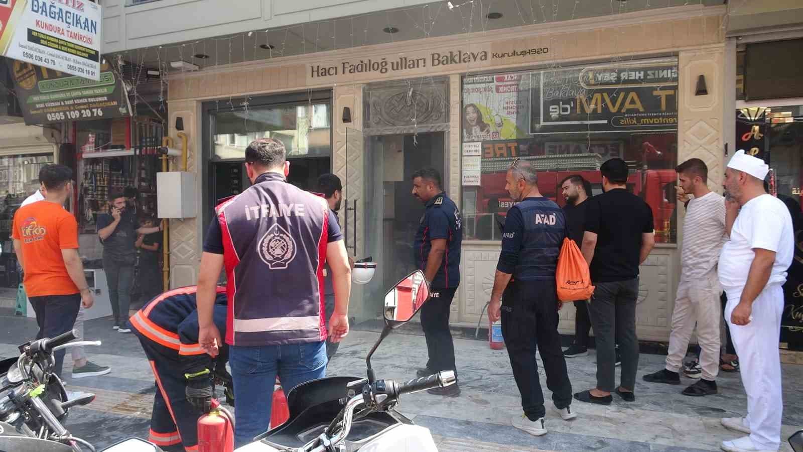 Kilis’te tatlıcı dükkanında yangın paniği