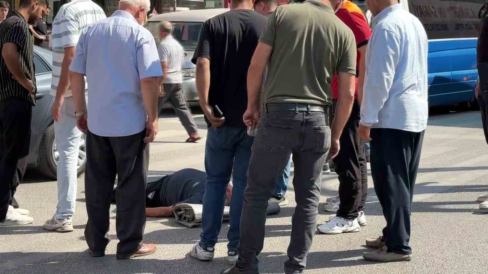 Yaya geçidinde otomobilin çarptığı yaşlı adam yaralandı