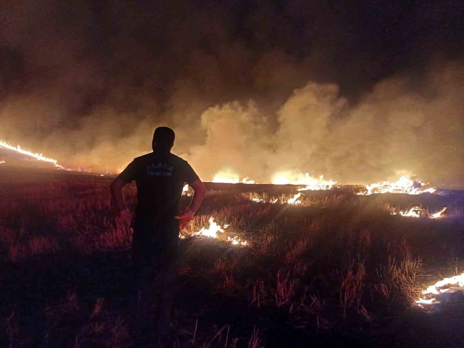 Çorum’da örtü yangını: Ekipler müdahale ediyor