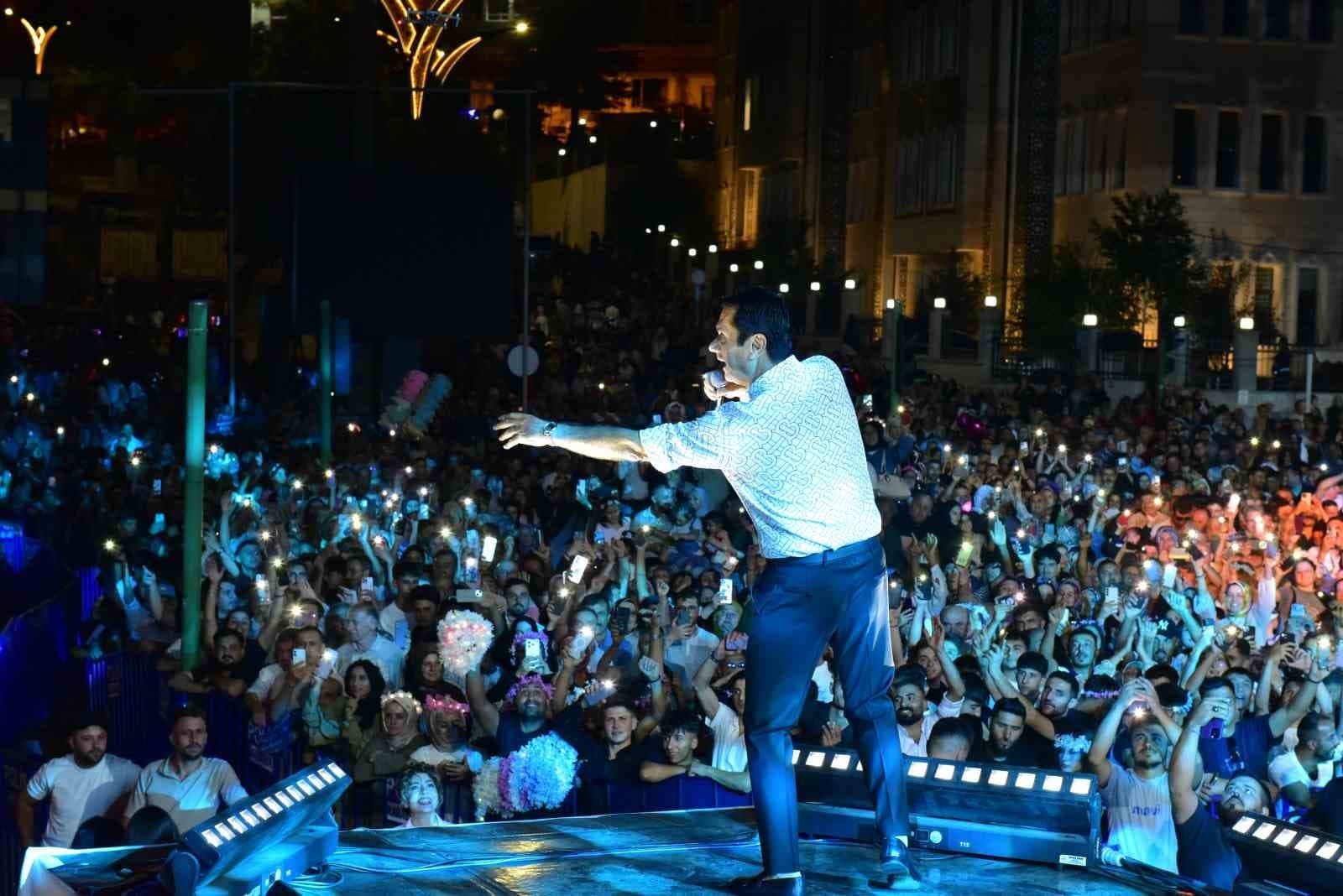 Tosya’da müzik dolu gece: Festival coşkusunu yaşadı