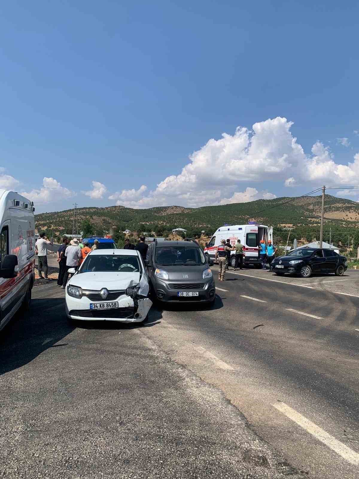 Bingöl iki araç çarpıştı: 2 yaralı