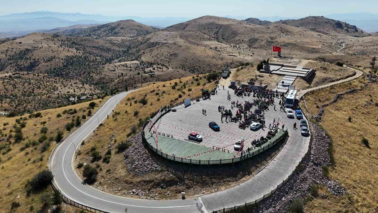 Motosiklet tutkunları Afyonkarahisar’da "Zafer Sürüşü" düzenledi