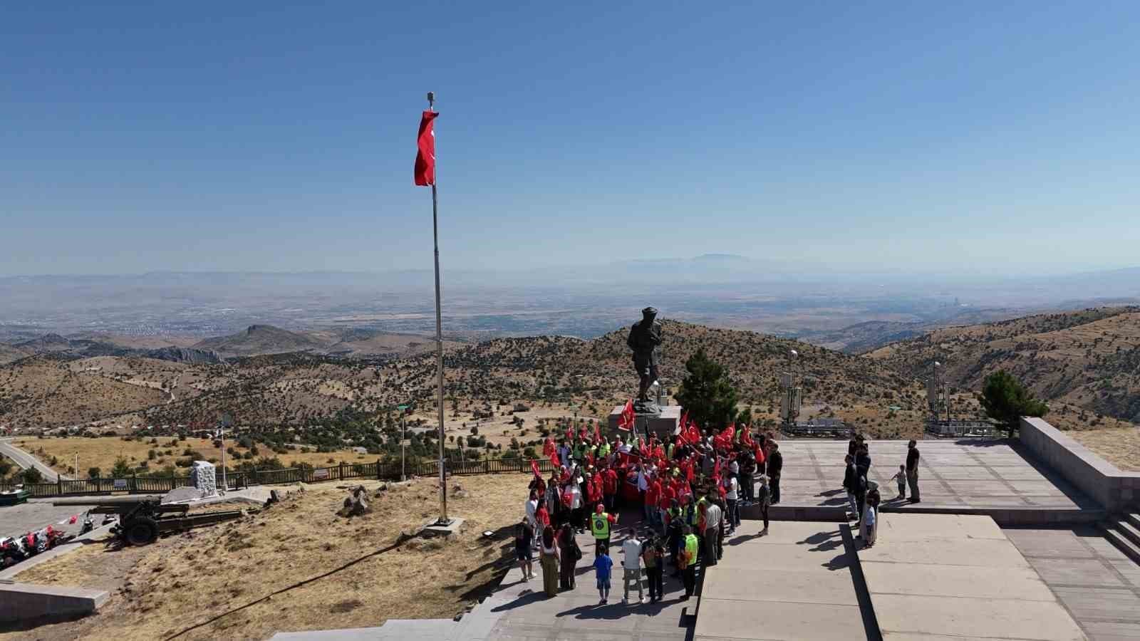 Motosiklet tutkunları Afyonkarahisar’da "Zafer Sürüşü" düzenledi