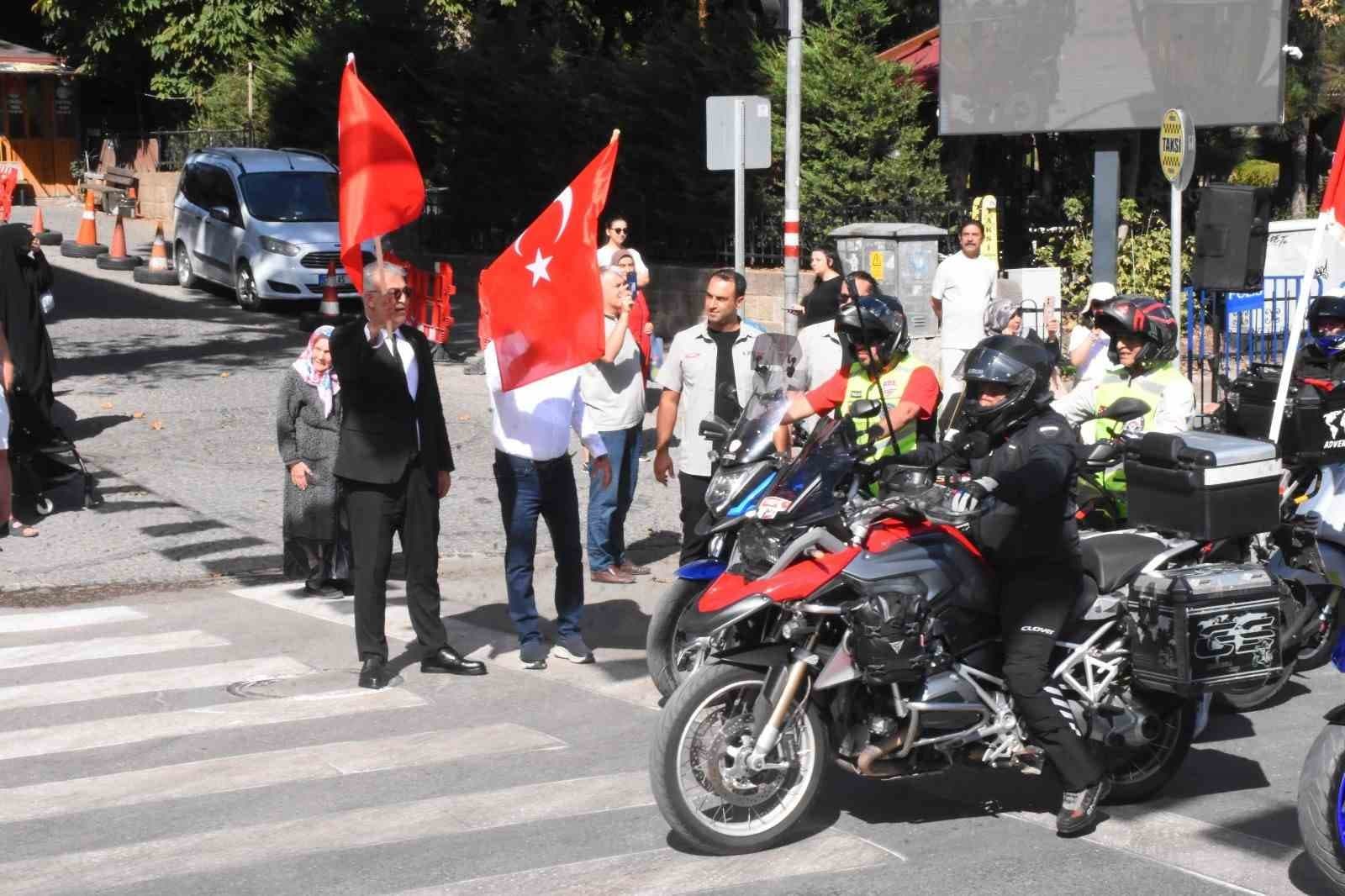 Motosiklet tutkunları Afyonkarahisar’da "Zafer Sürüşü" düzenledi