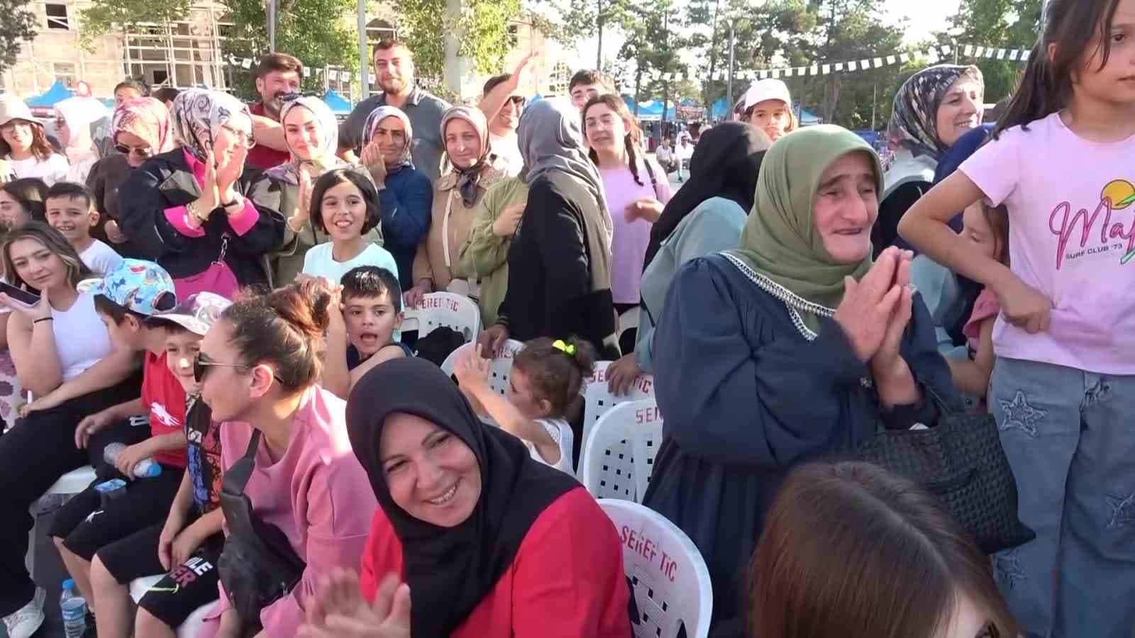 Boğalara kırmızı halı serdiler: 1,1 tonluk ‘Çınar’ birinci oldu