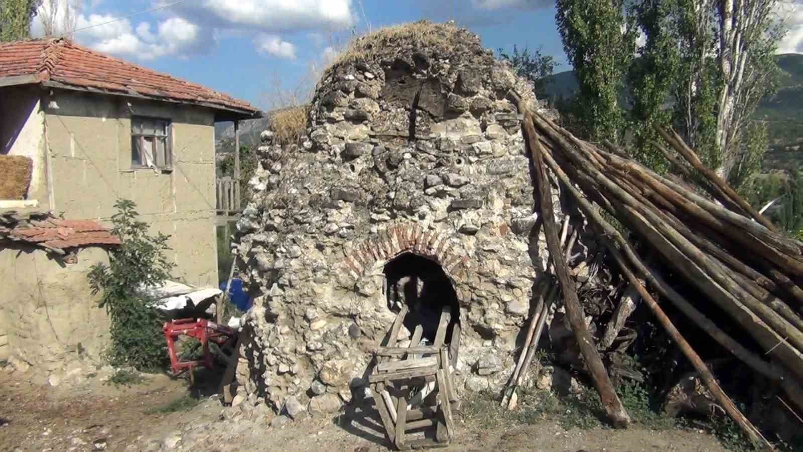 Atıl vaziyetteki hamam restore edilmeyi bekliyor
