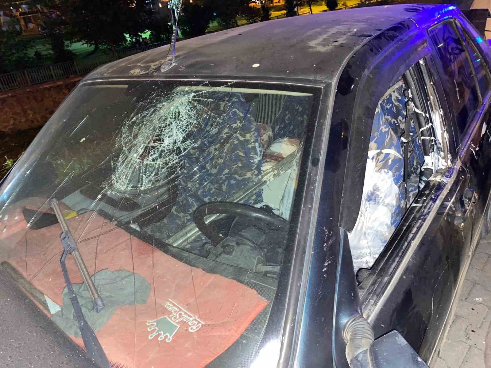 Osmaniye’de otomobil park halindeki vince çarptı: 1 yaralı