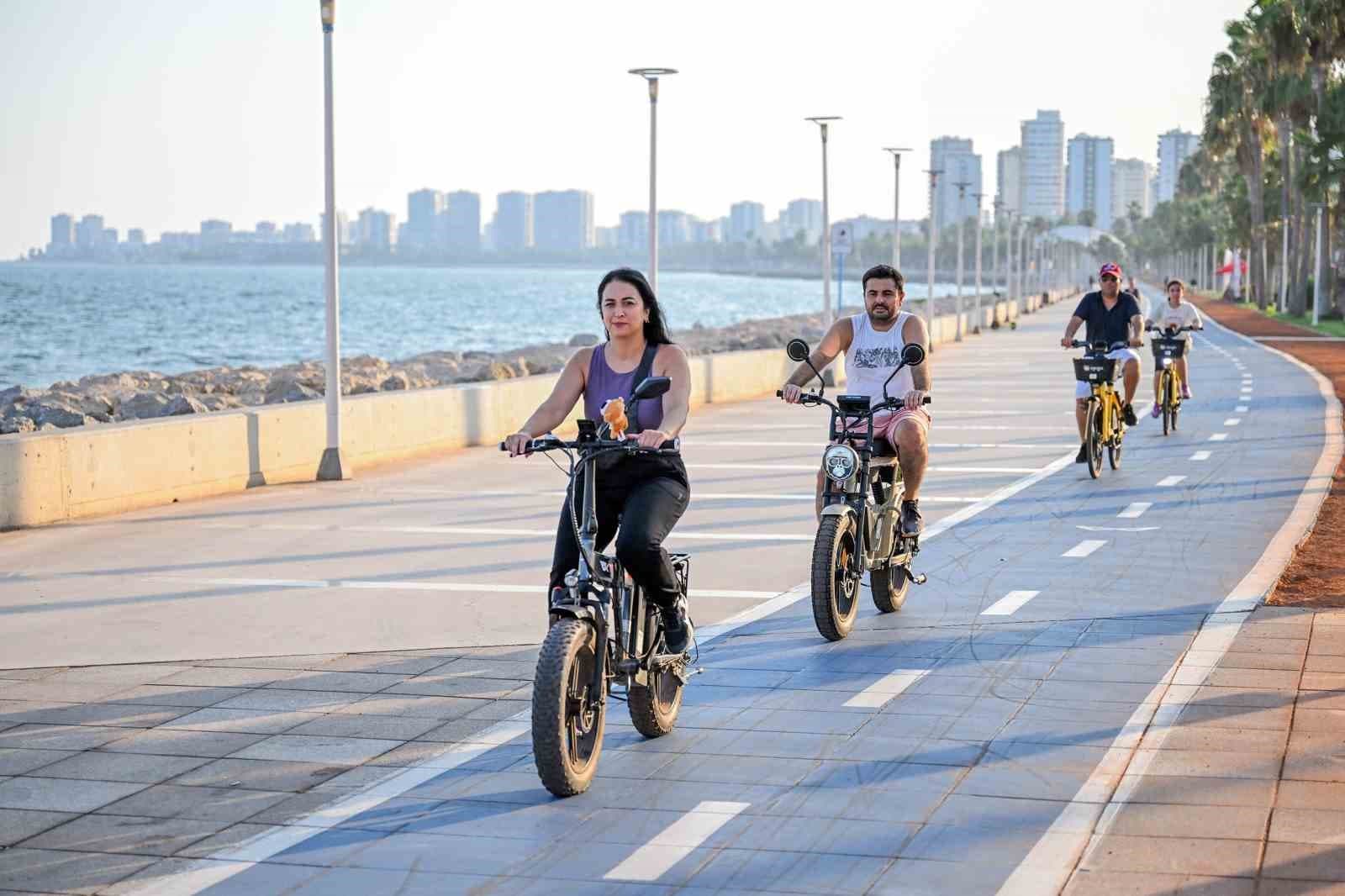 Mersin’in 560 bin metrekarelik Kültür Parkında bakım çalışmaları sürüyor