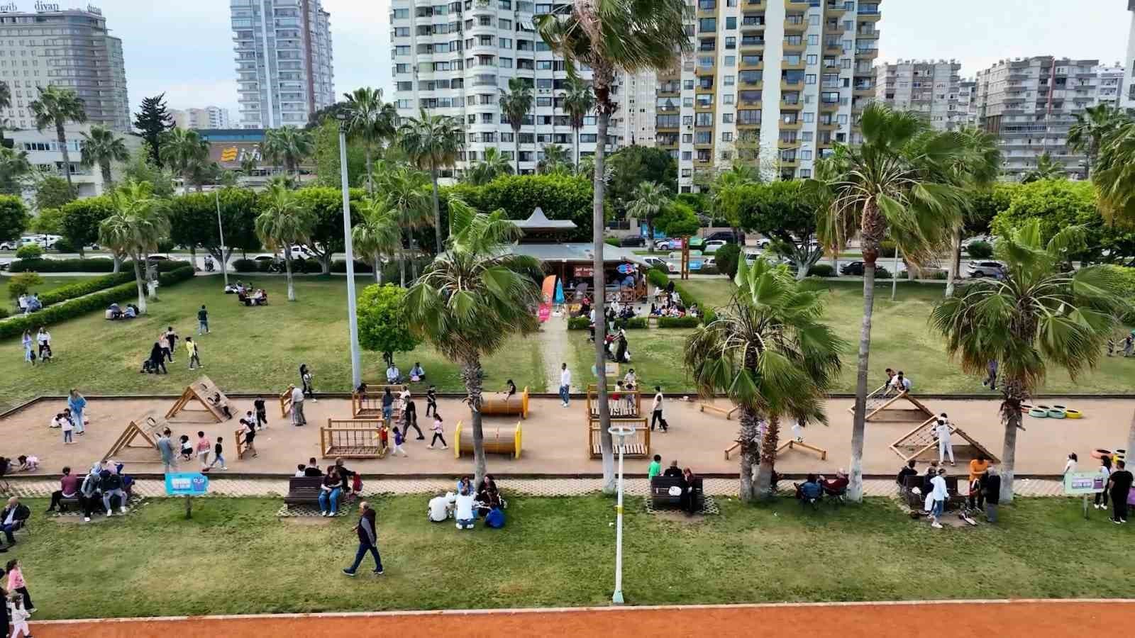 Mersin’in 560 bin metrekarelik Kültür Parkında bakım çalışmaları sürüyor