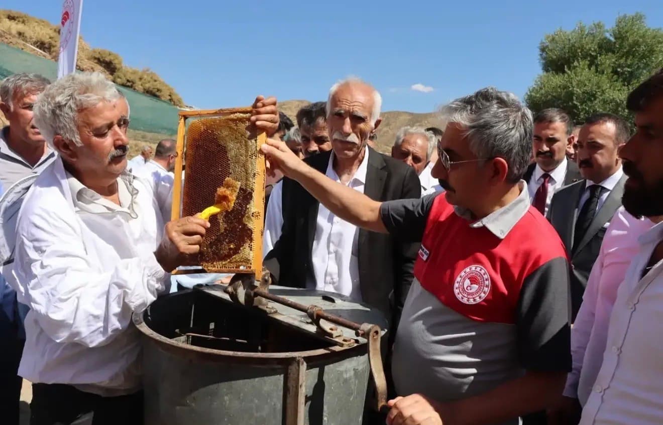 Çelikhan’da bal hasadı şenliği gerçekleştirildi