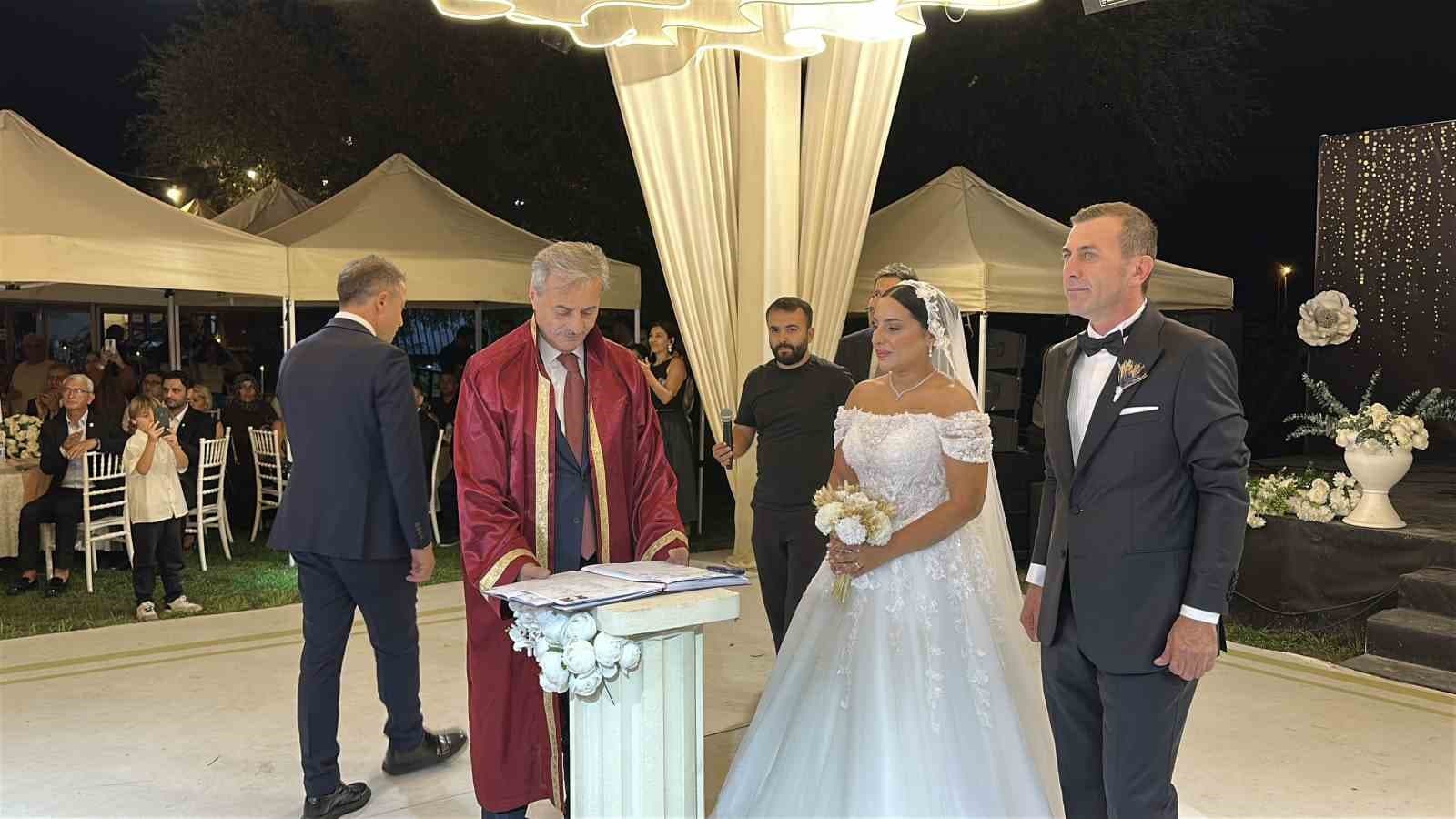 Özgür Özel, Yeni Parti Sakarya İl Başkanının düğününe katıldı