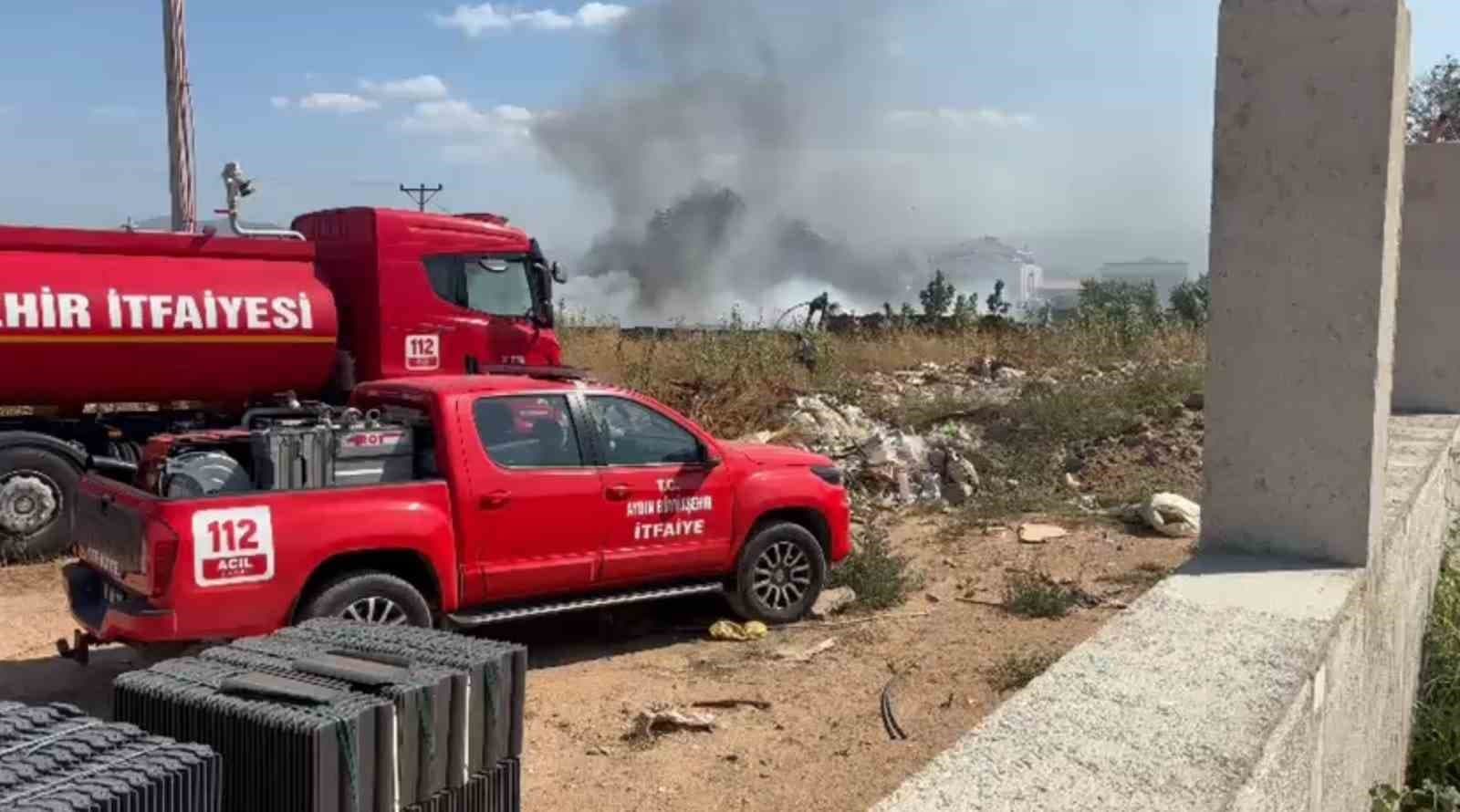 Zeytinlik alanda çıkan yangın korkuttu