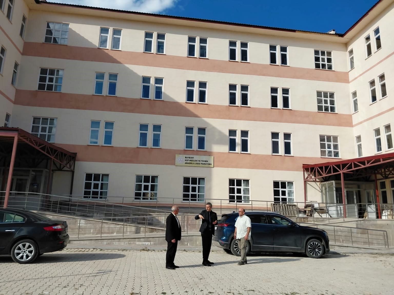 Bayburt’ta taşınması tamamlanan okullar ziyaret edildi