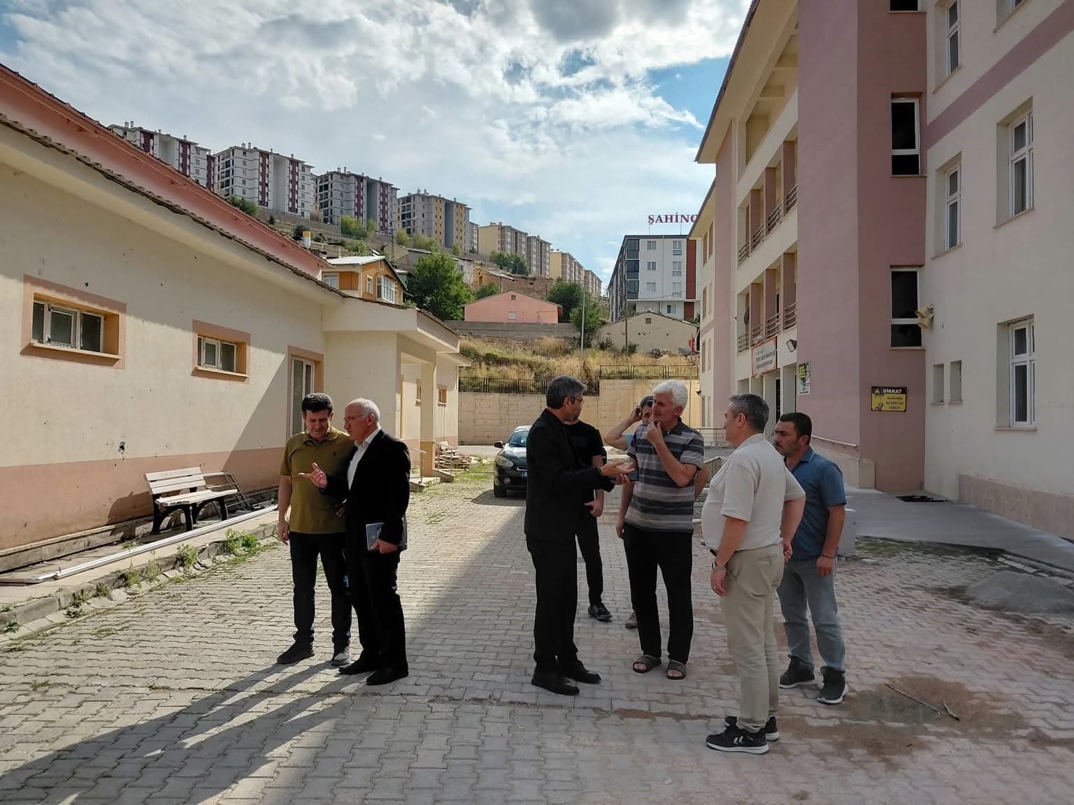 Bayburt’ta taşınması tamamlanan okullar ziyaret edildi