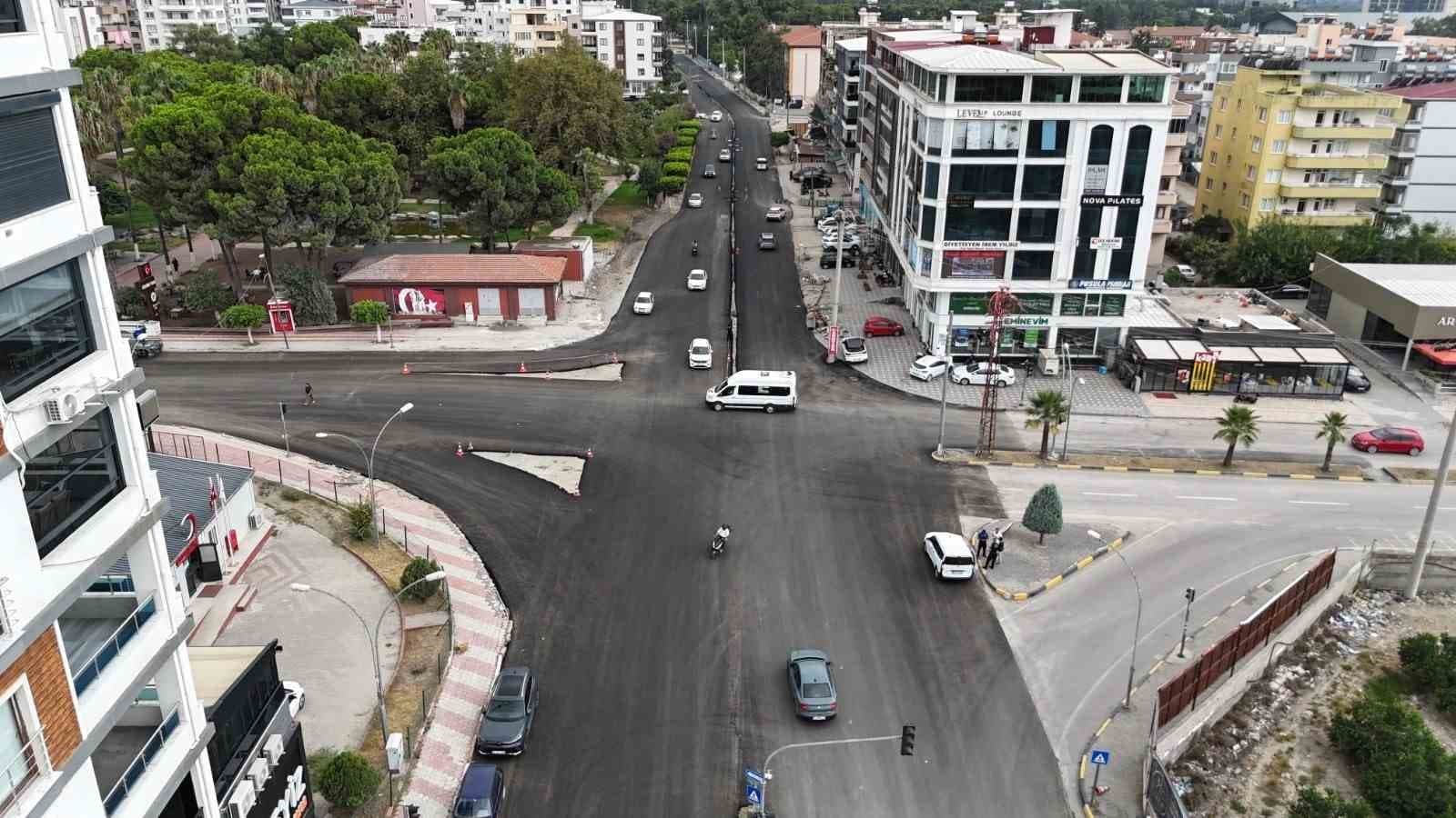 Dörtyol’da asfalt seferberliği hız kesmeden sürüyor