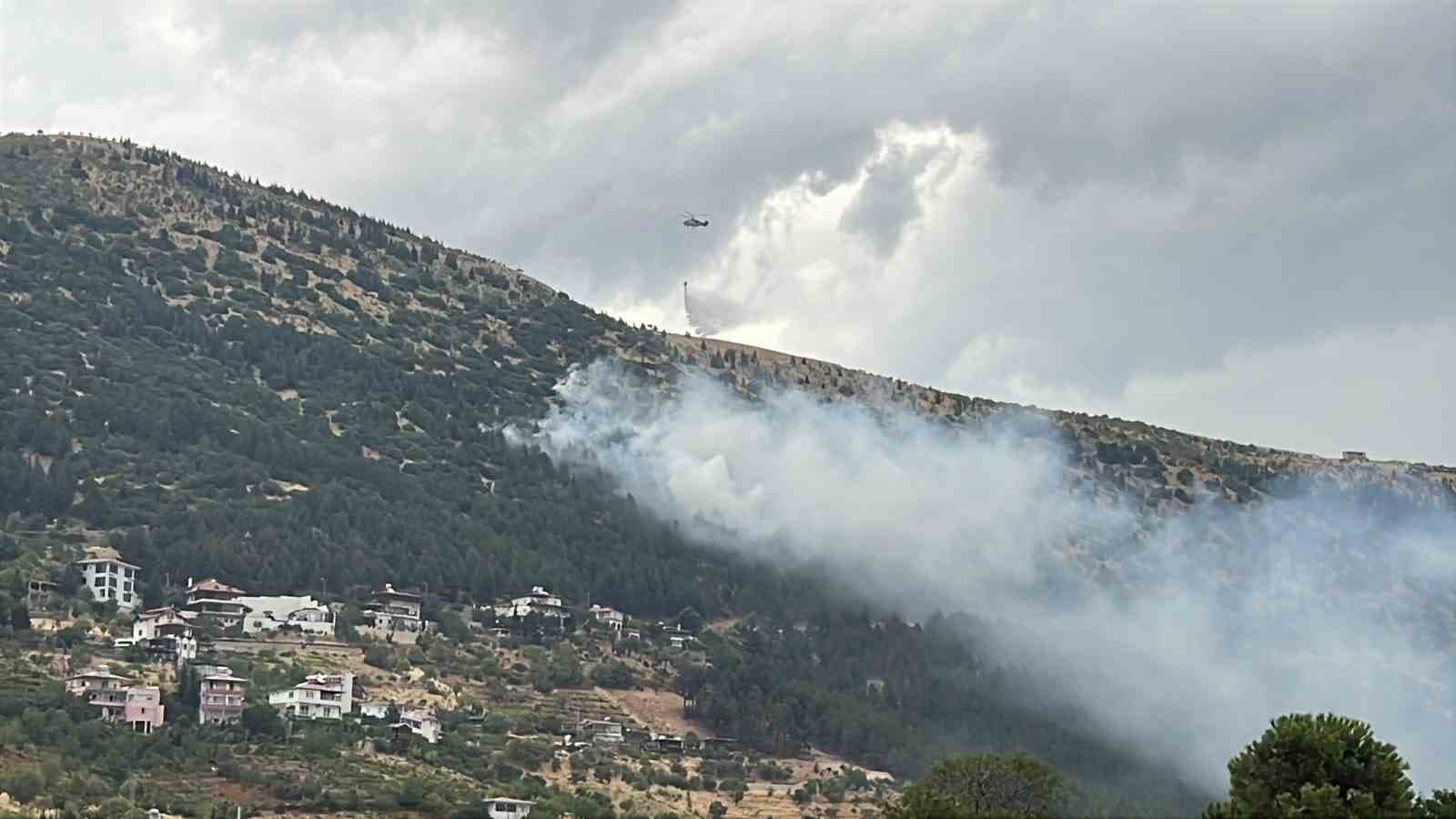 Kahramanmaraş Ahır Dağı’ndaki orman yangınına müdahale sürüyor