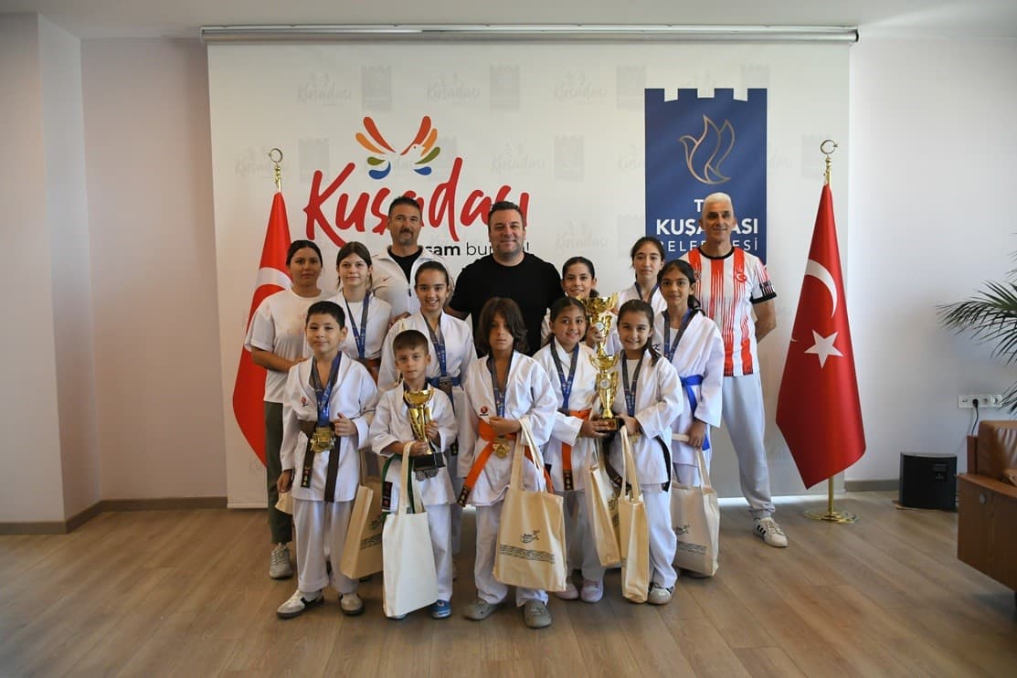 Kuşadalı genç karateciler Bursa’dan madalyalarla döndü