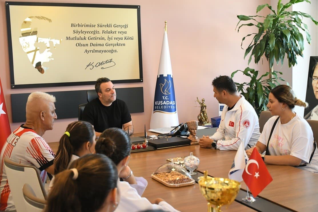 Kuşadalı genç karateciler Bursa’dan madalyalarla döndü