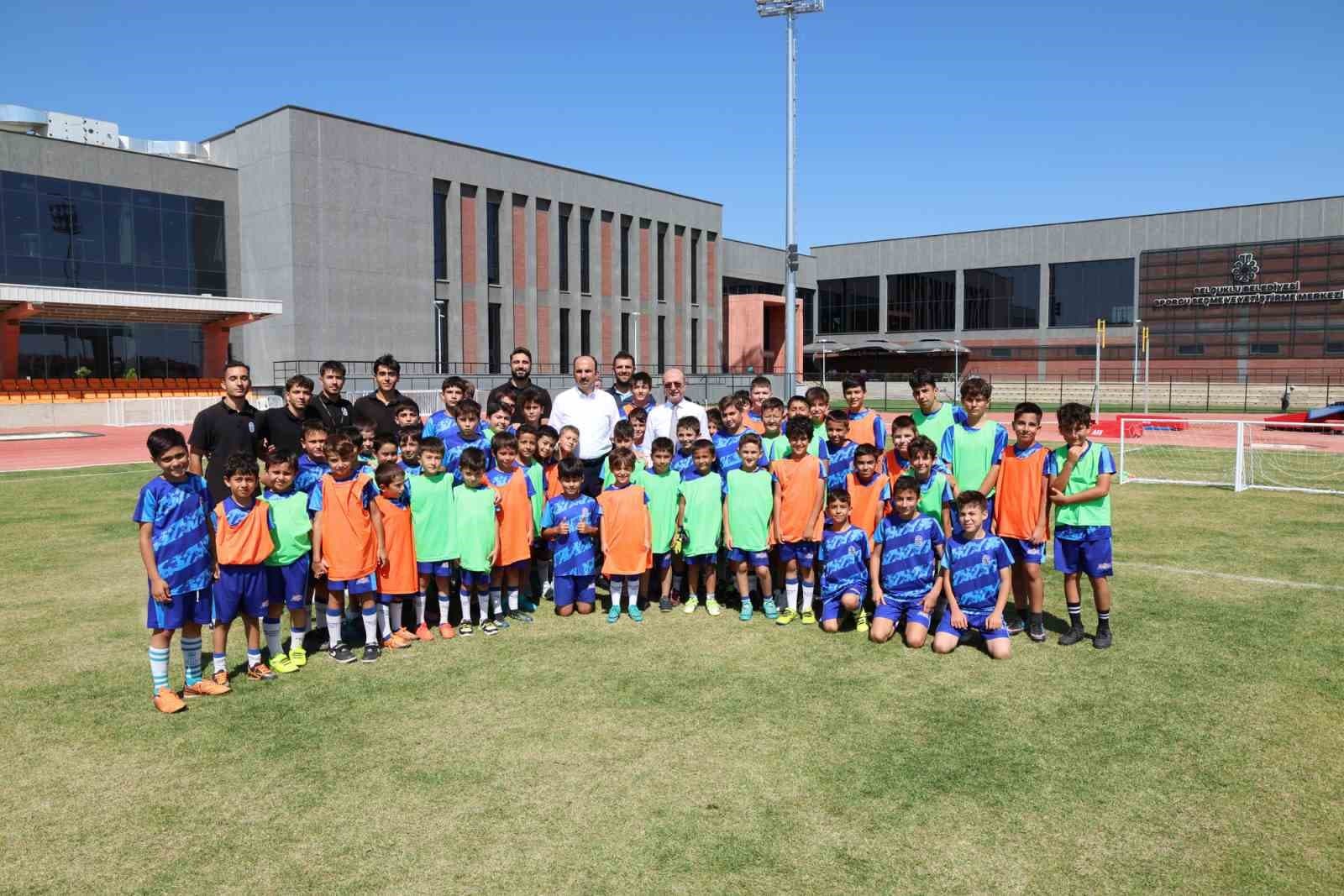 Başkan Altay ve Başkan Pekyatırmacı, sporcu seçme ve yetiştirme merkezinde öğrencilerle buluştu