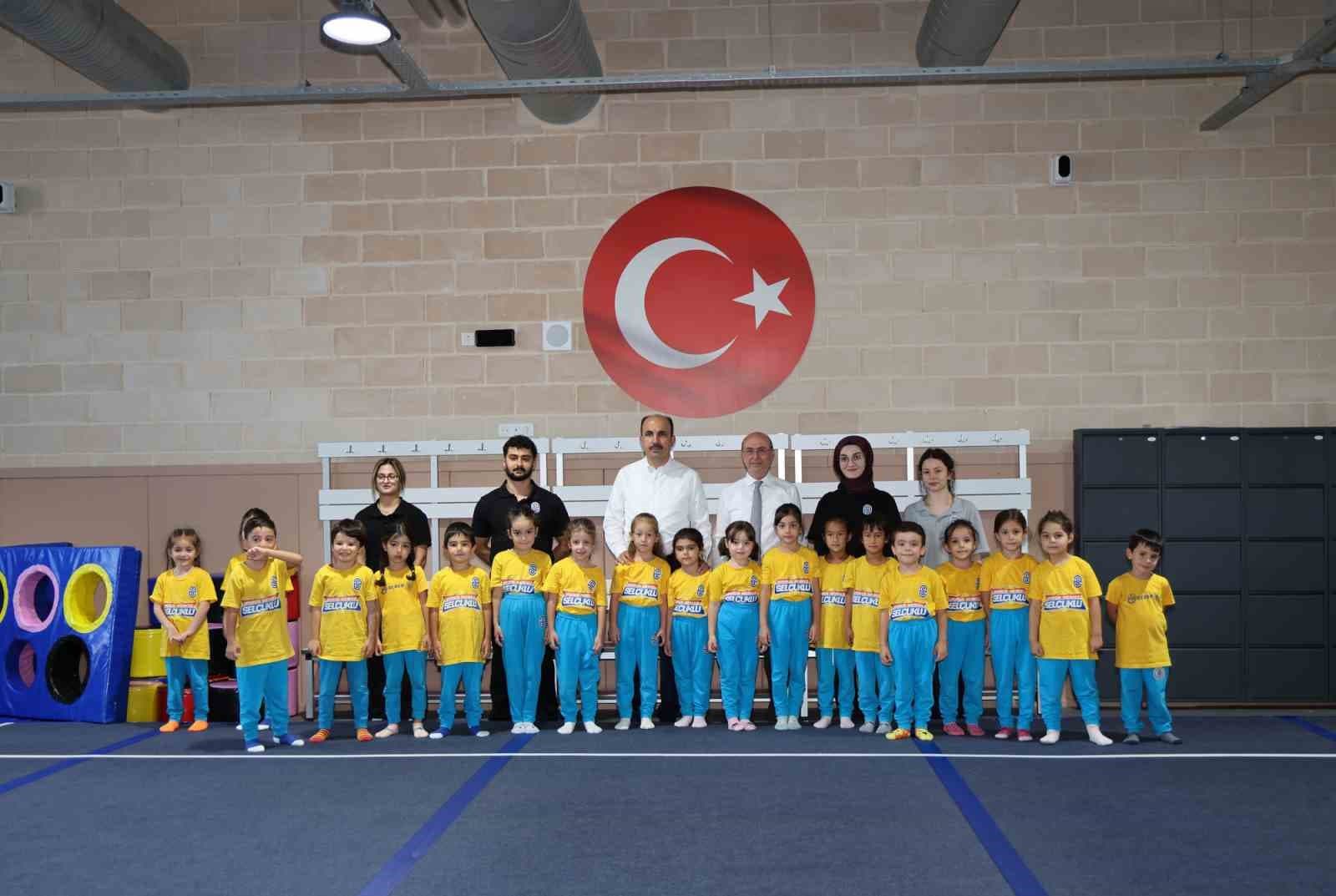 Başkan Altay ve Başkan Pekyatırmacı, sporcu seçme ve yetiştirme merkezinde öğrencilerle buluştu