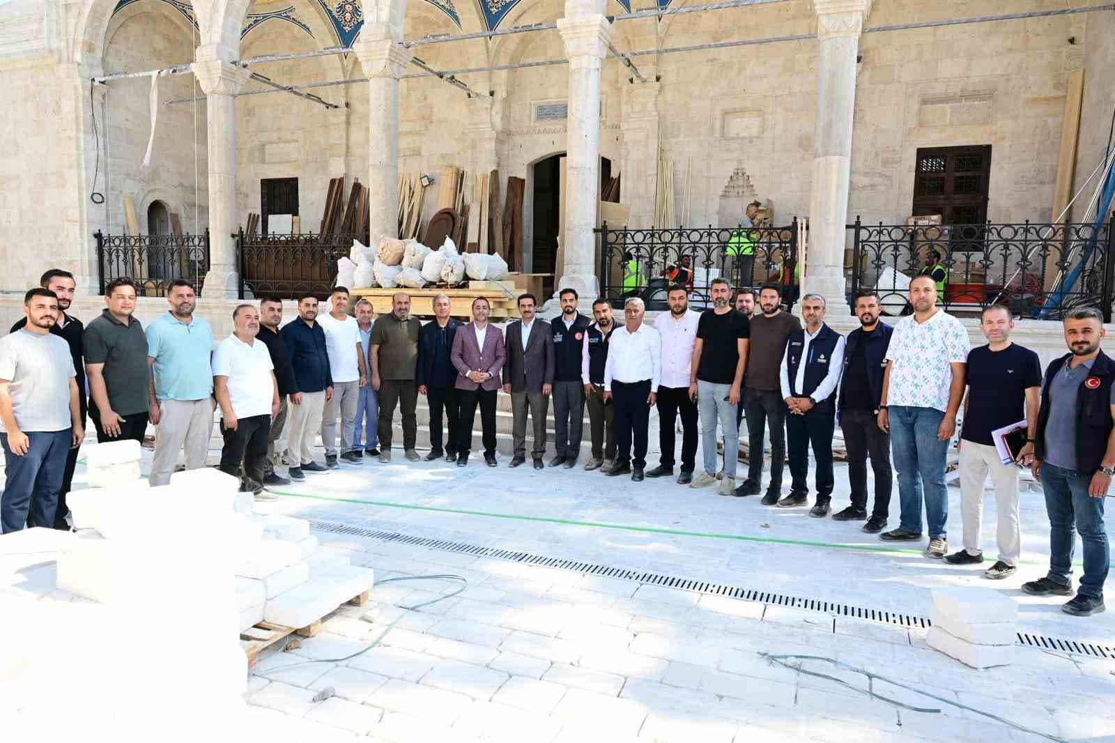 Başkan Taşkın ve Milletvekili Babacan Yeni Cami’deki çalışmaları inceledi