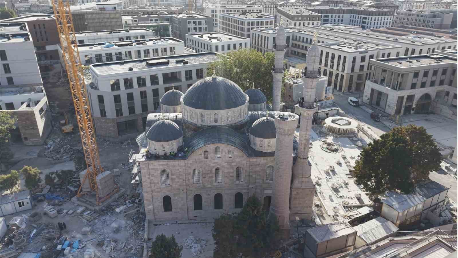 Başkan Taşkın ve Milletvekili Babacan Yeni Cami’deki çalışmaları inceledi