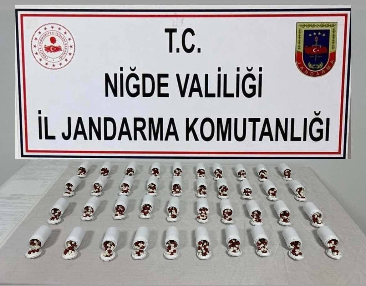 Niğde Otogarı’nda uyuşturucu operasyonu: 2 bin 240 sentetik hap ele geçirildi