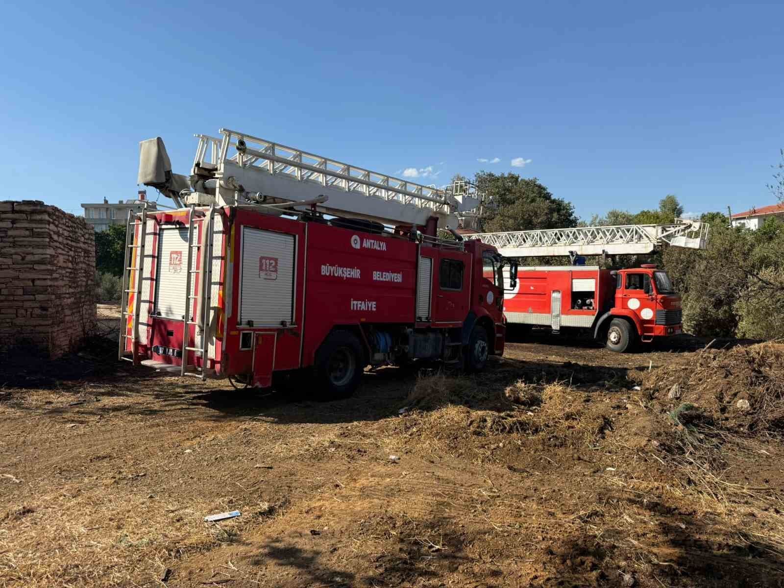 Serik’te 4 mahallede yangın paniği