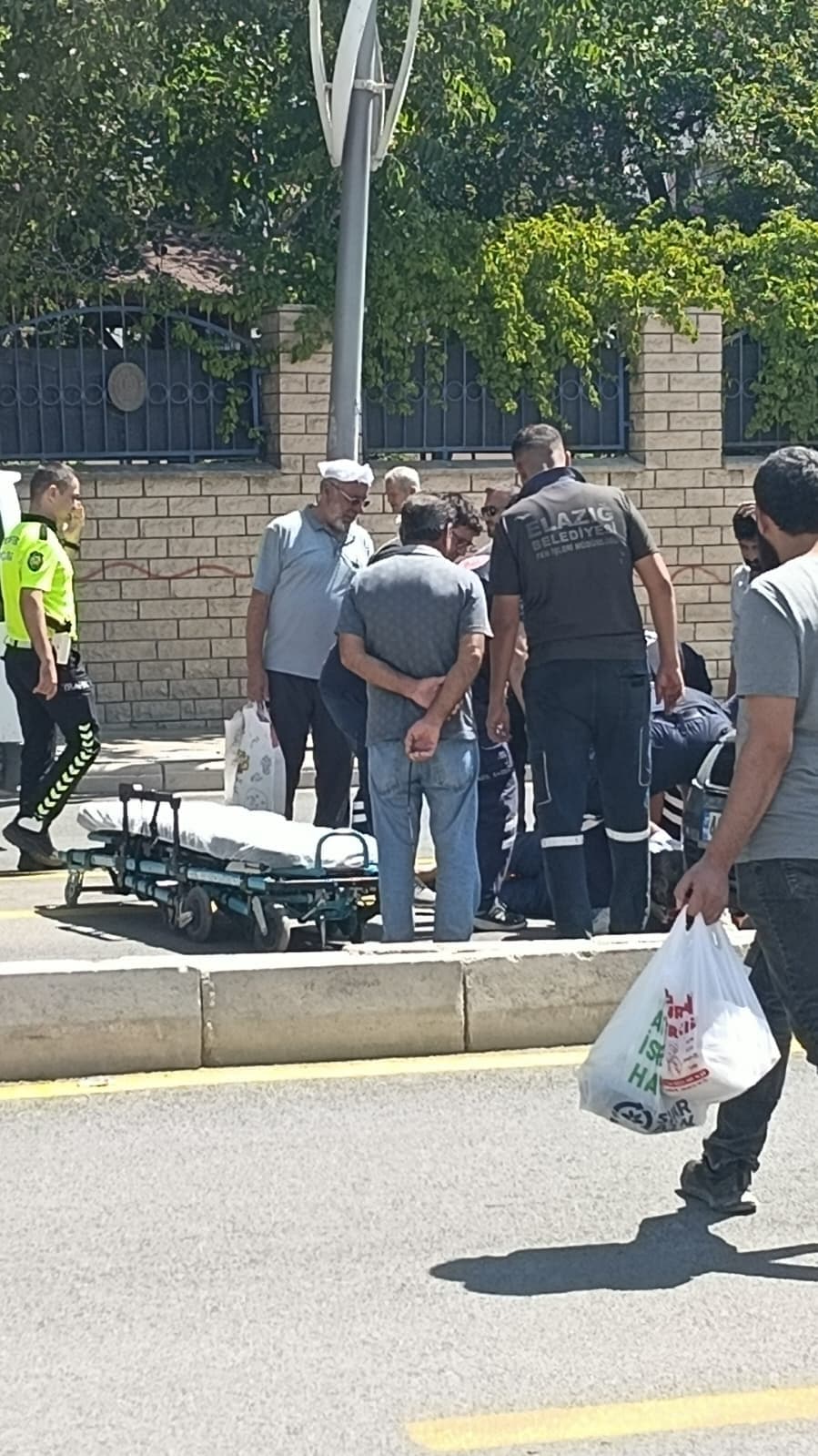 Elazığ’da otomobilin çarptığı şahıs yaralandı