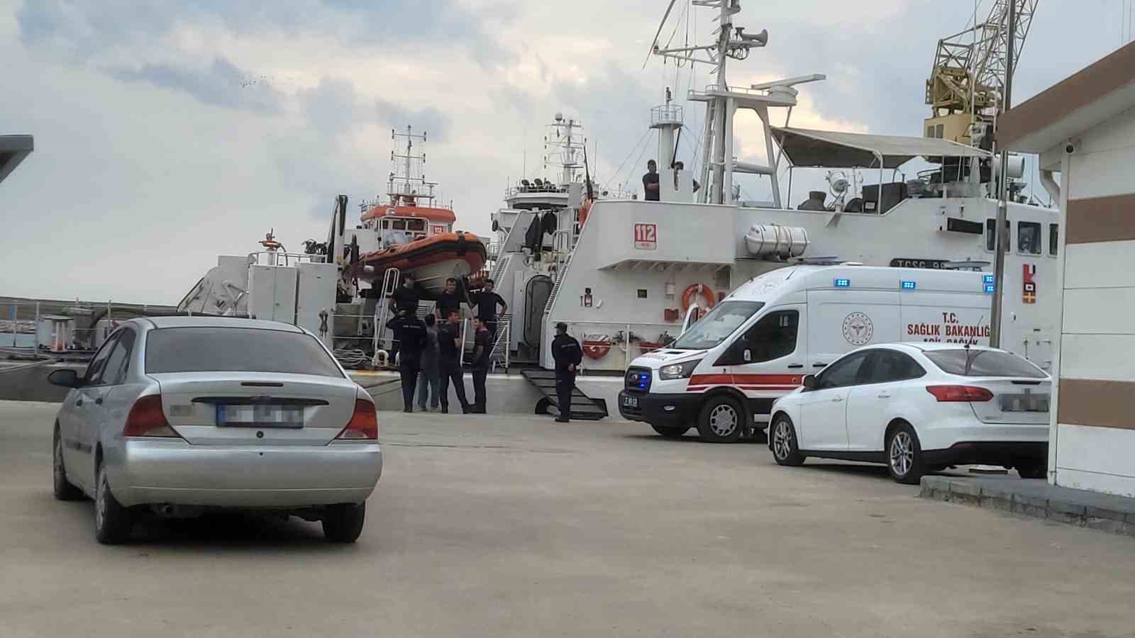 Karadeniz’de su alan gemi batma tehlikesi geçirdi, 13 mürettebat tahliye edildi