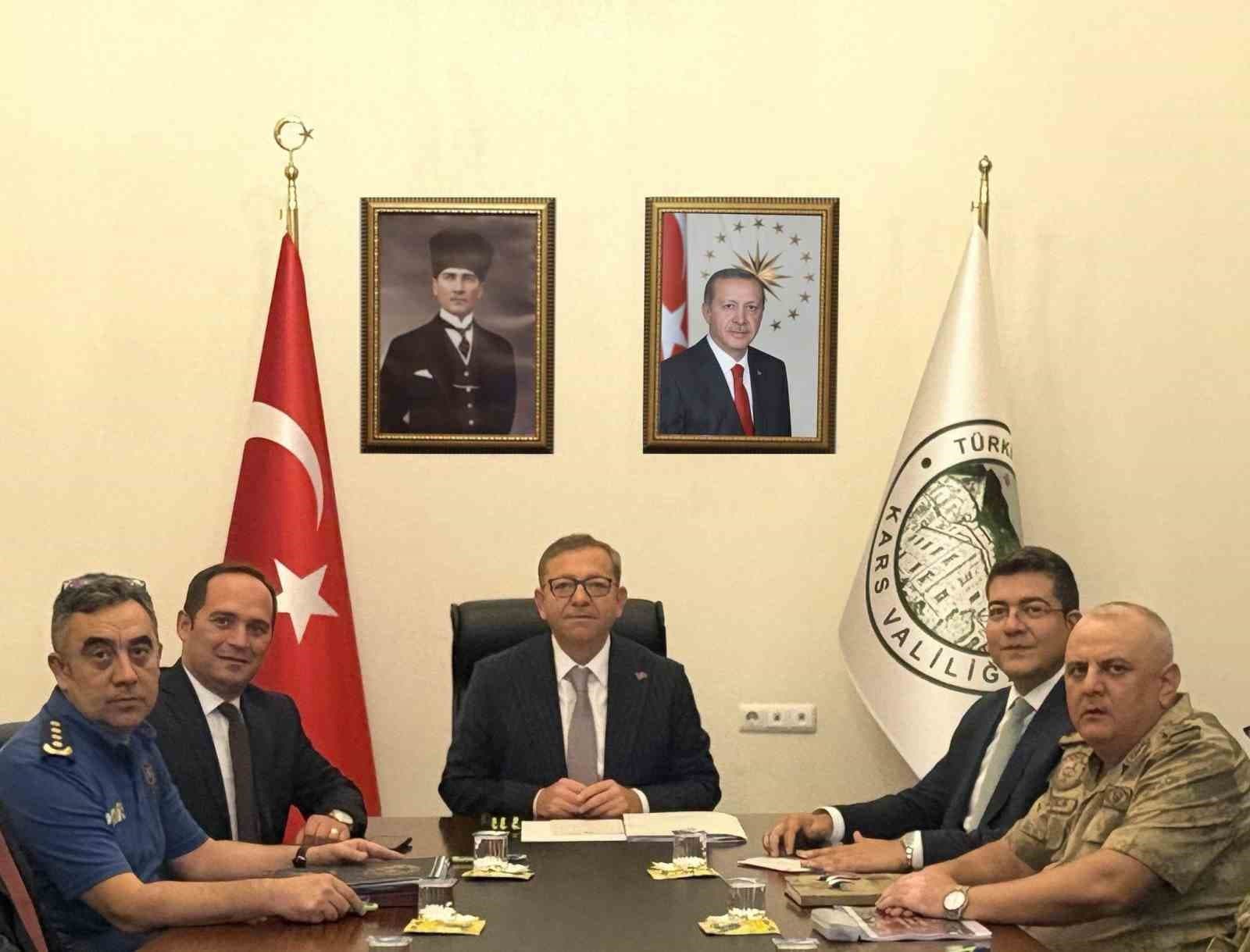 Kars’ta Güvenlik Zirvesi: okul çevreleri ve sınır güvenliği masaya yatırıldı