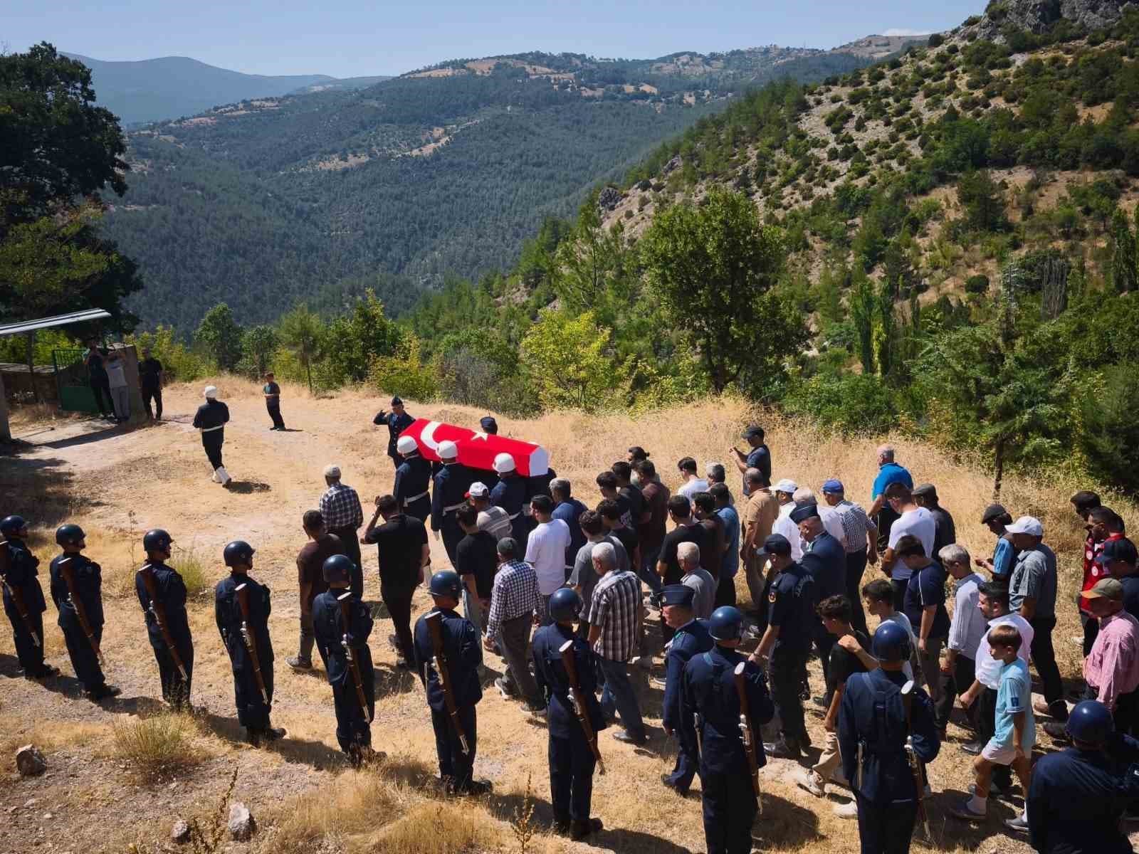 Simav’da Kıbrıs gazisi Nazlım Abay son yolculuğuna uğurlandı