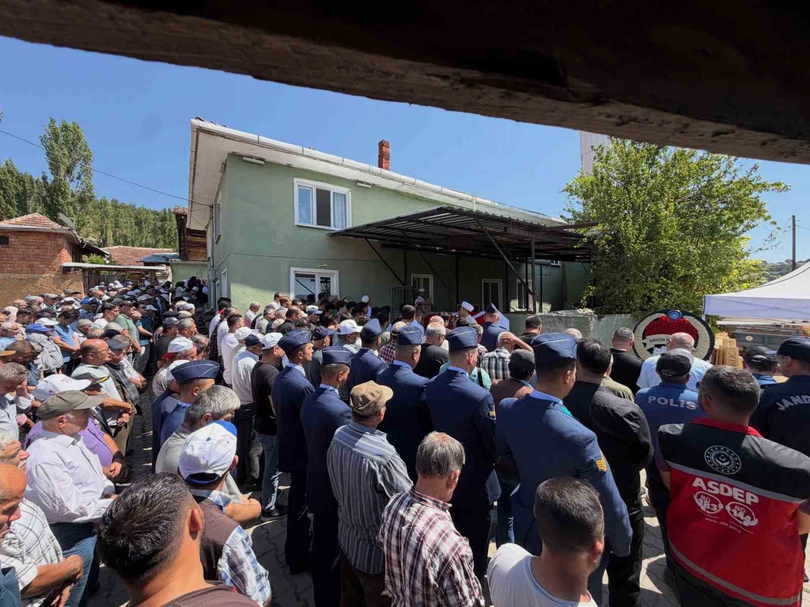 Simav’da Kıbrıs gazisi Nazlım Abay son yolculuğuna uğurlandı