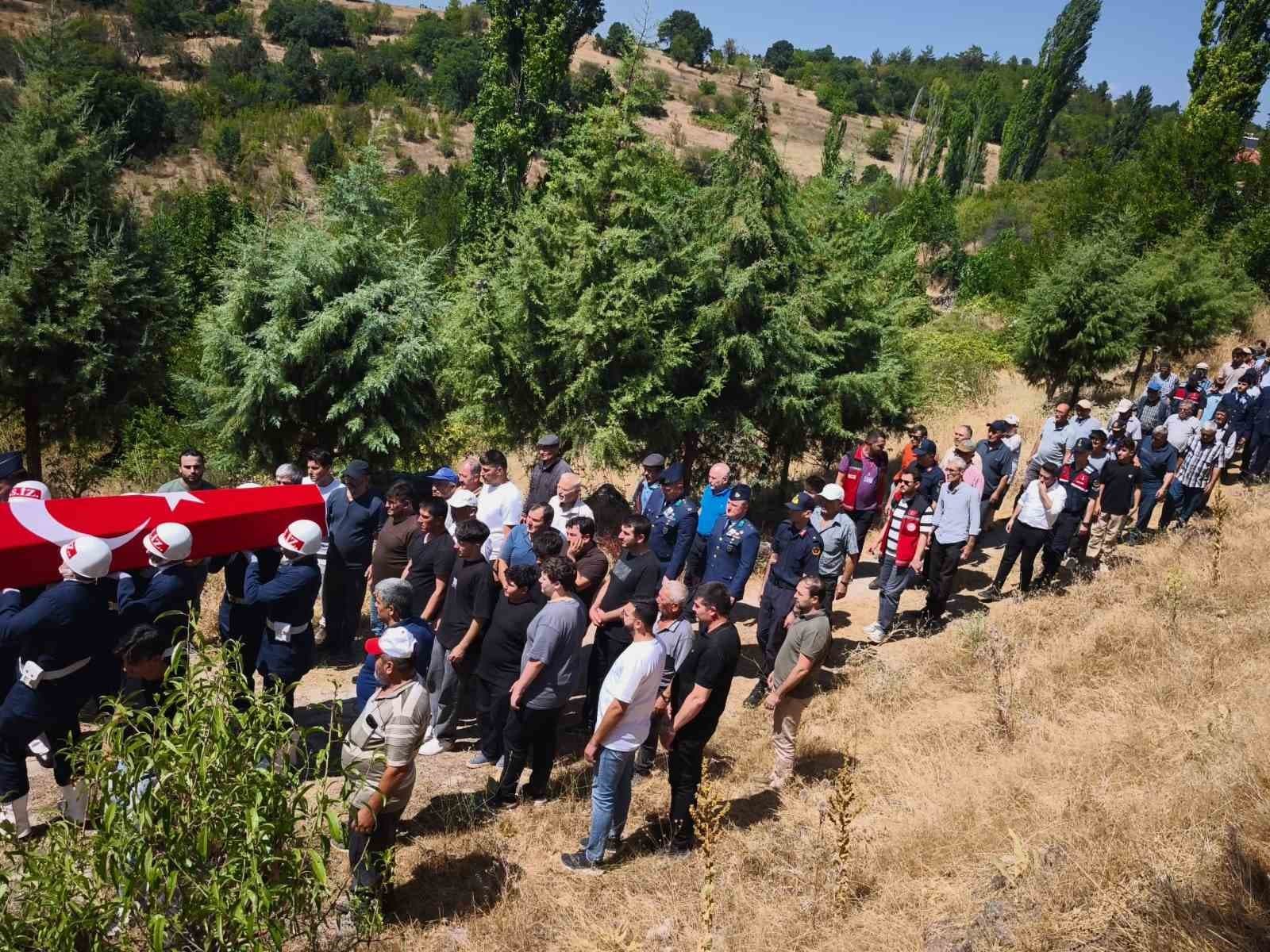 Simav’da Kıbrıs gazisi Nazlım Abay son yolculuğuna uğurlandı