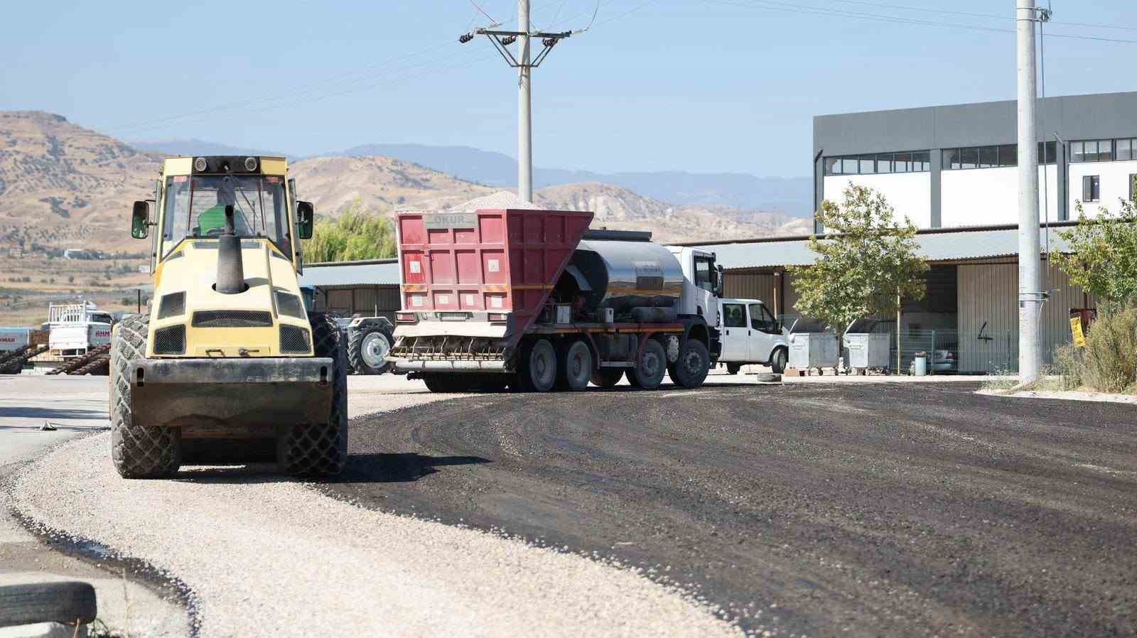 Merkezefendi’de yol çalışmaları hız kesmeden devam ediyor