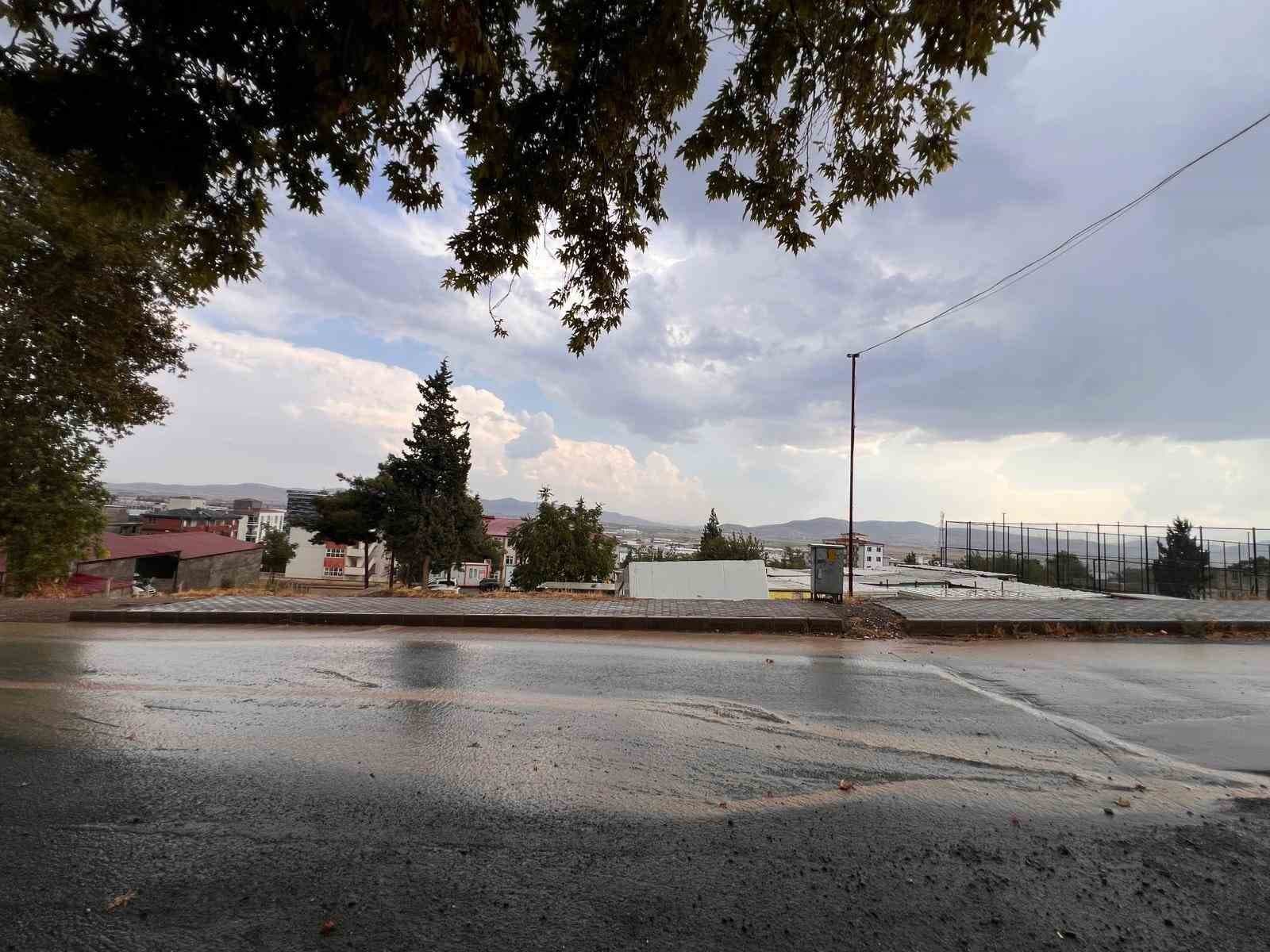 Kahramanmaraş’ta sağanak yağış etkili oldu