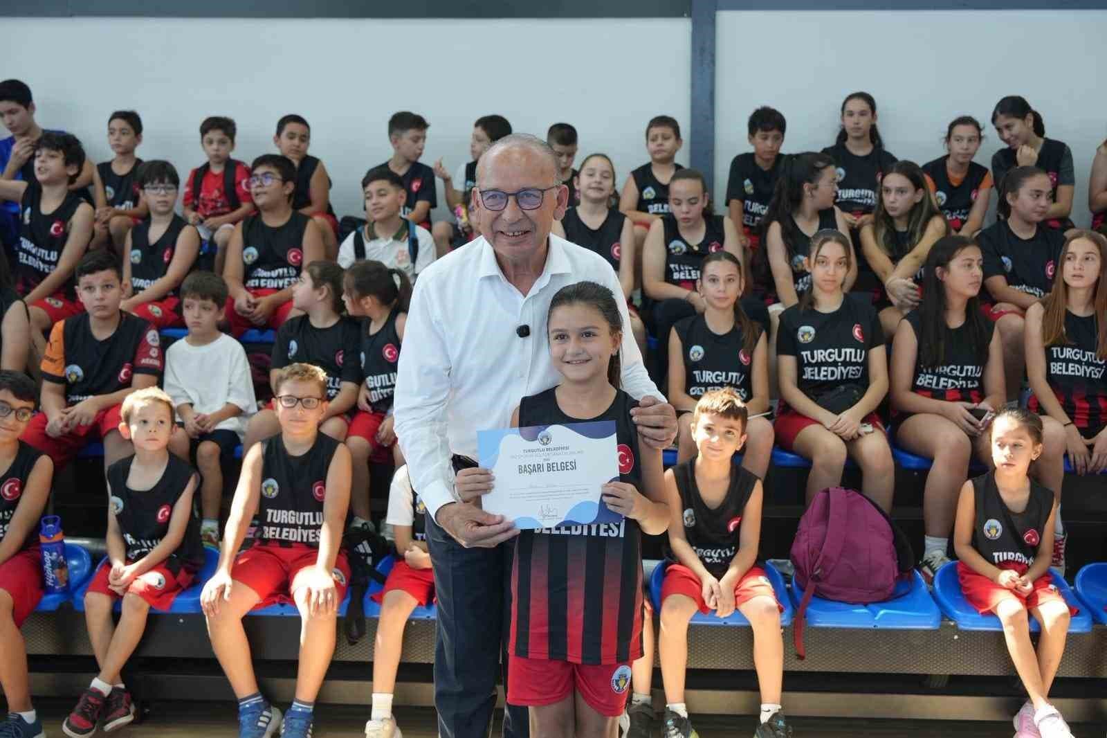 Turgutlu’da 2 bin çocuk yazı spor ve sanatla geçirdi