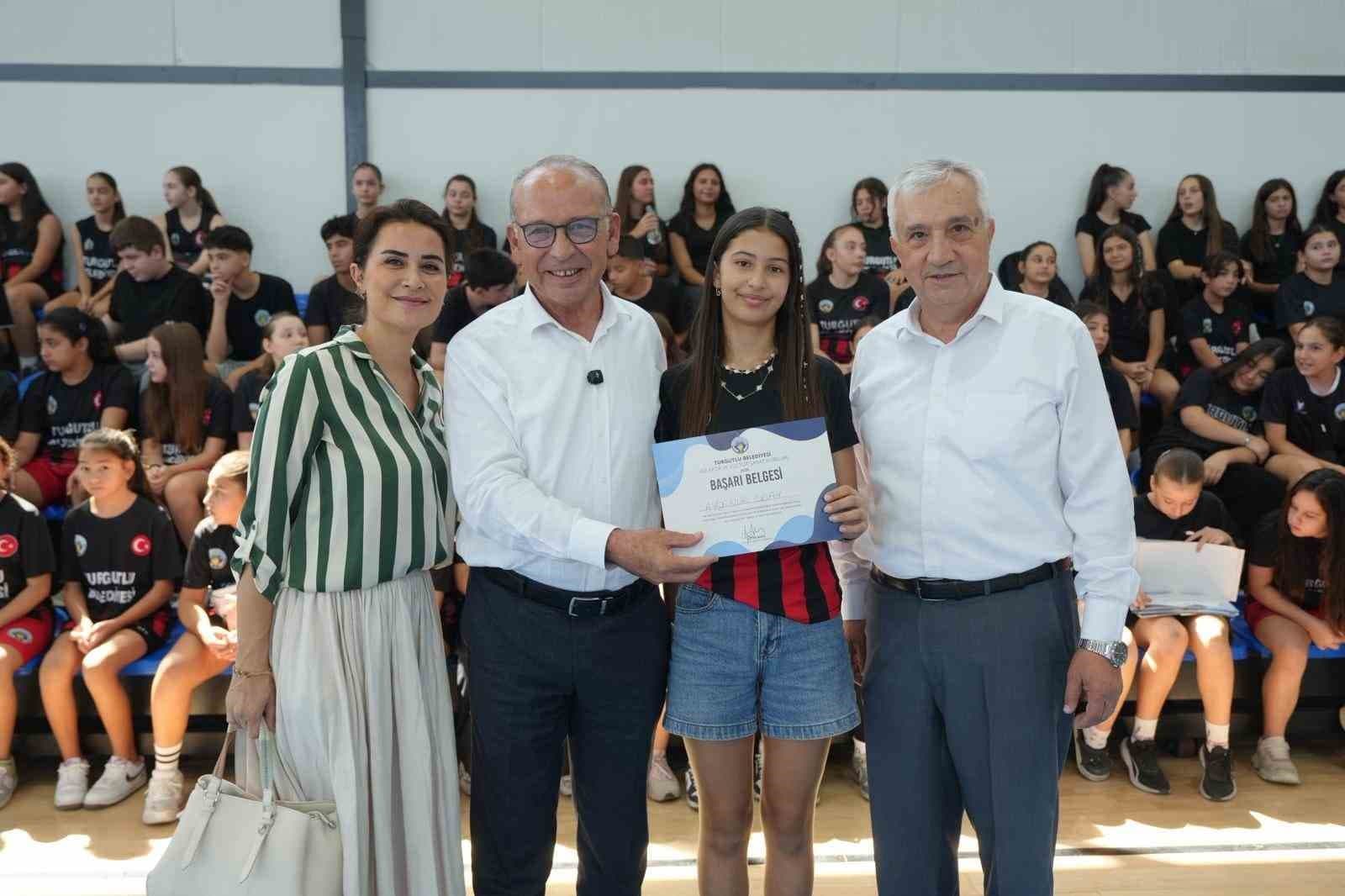 Turgutlu’da 2 bin çocuk yazı spor ve sanatla geçirdi