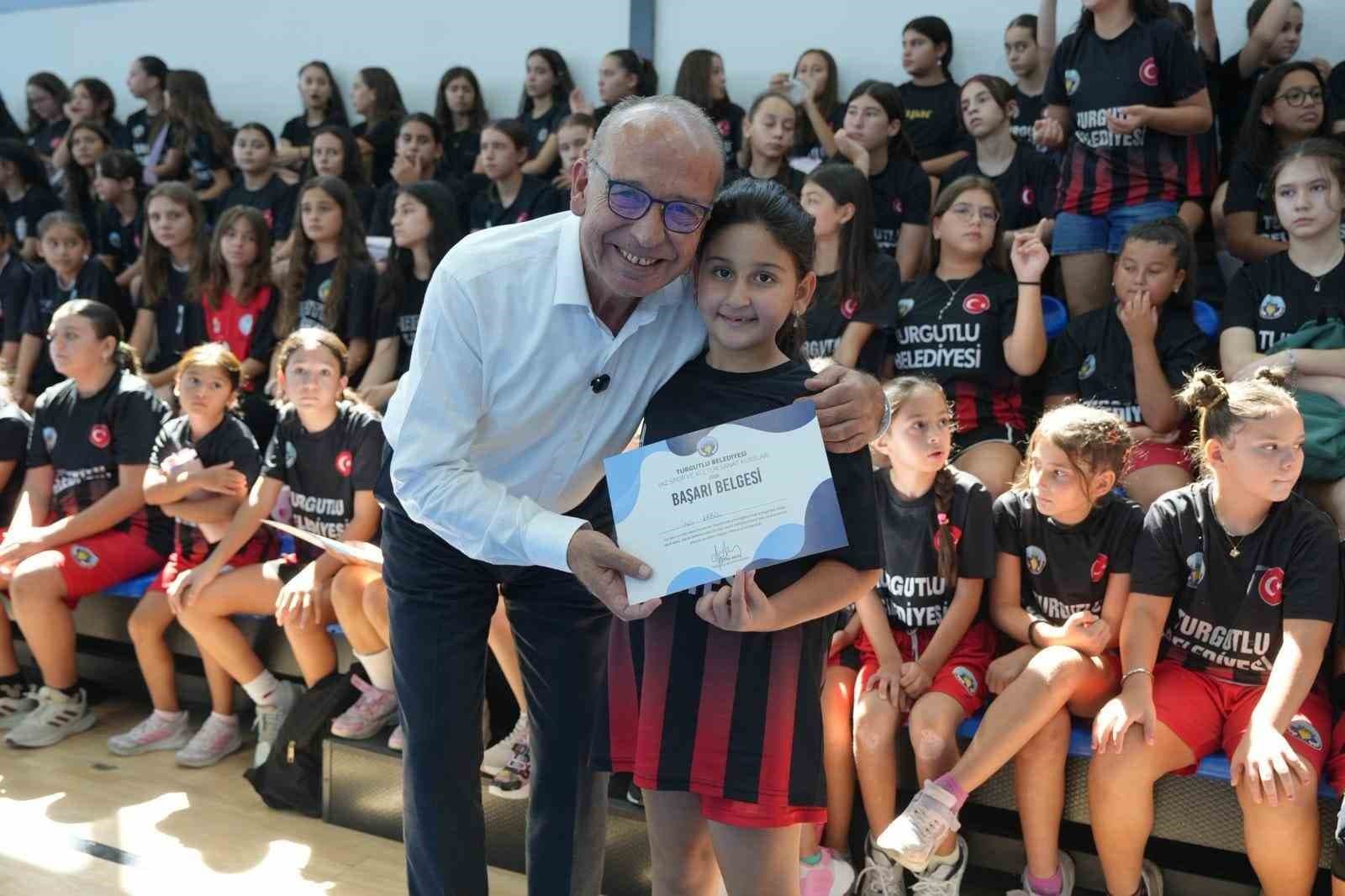 Turgutlu’da 2 bin çocuk yazı spor ve sanatla geçirdi