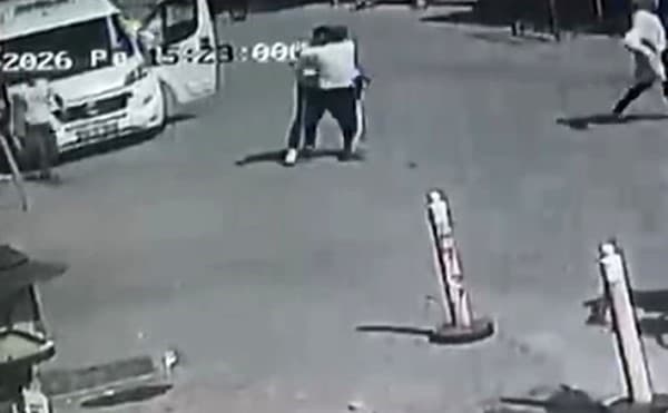 Sokak ortasında alacaklısını bıçaklayan şüpheli yakalandı