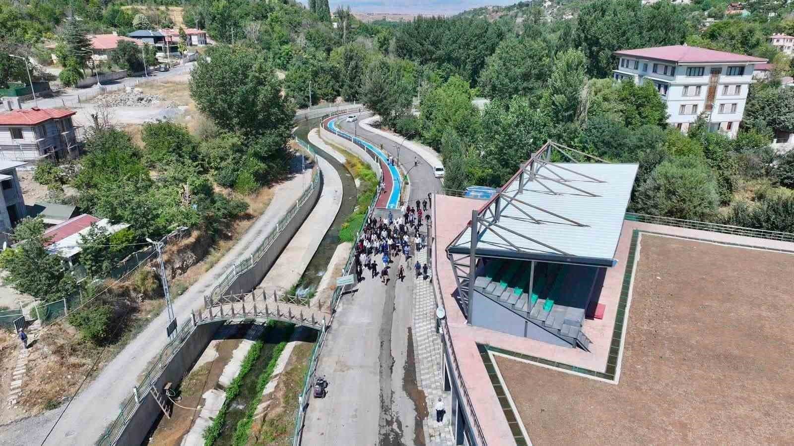 Vali Yavuz ile Büyükşehir Belediye Başkanı Er, Yeşilyurt’un tarihi bölgelerindeki yatırımları inceledi