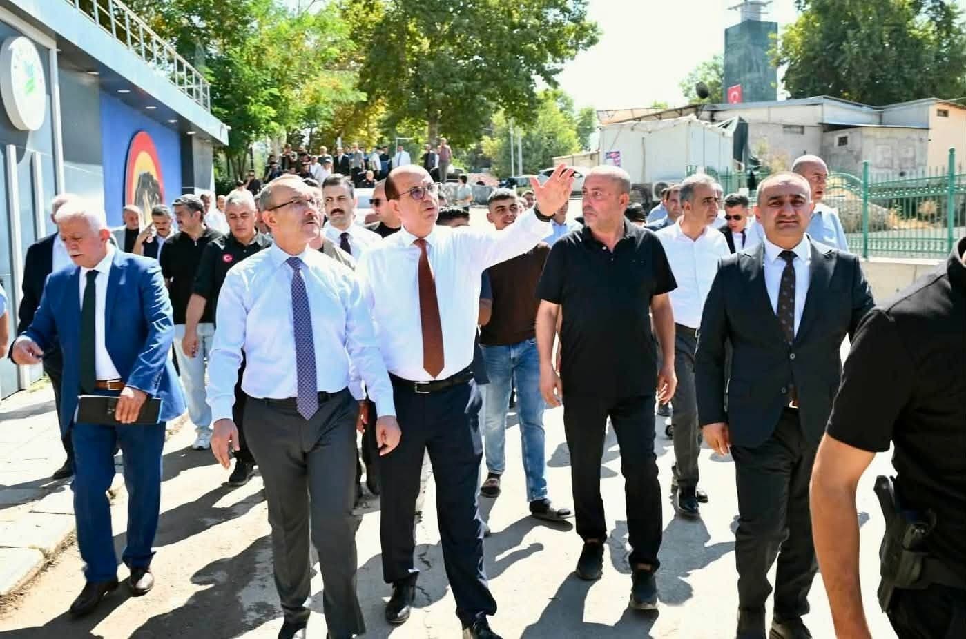 Vali Yavuz ile Büyükşehir Belediye Başkanı Er, Yeşilyurt’un tarihi bölgelerindeki yatırımları inceledi